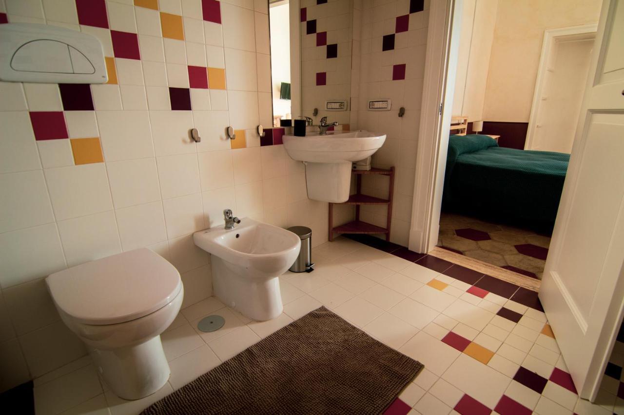 B&B Le Finestre Sul Mare Taranto Exterior foto