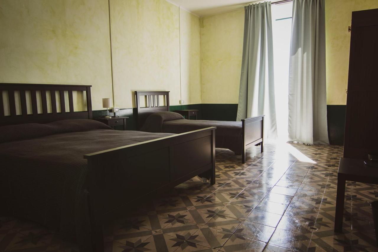 B&B Le Finestre Sul Mare Taranto Exterior foto