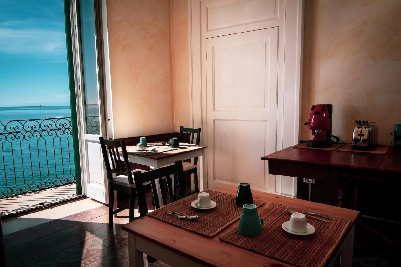 B&B Le Finestre Sul Mare Taranto Exterior foto