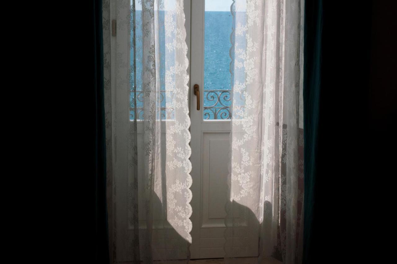 B&B Le Finestre Sul Mare Taranto Exterior foto