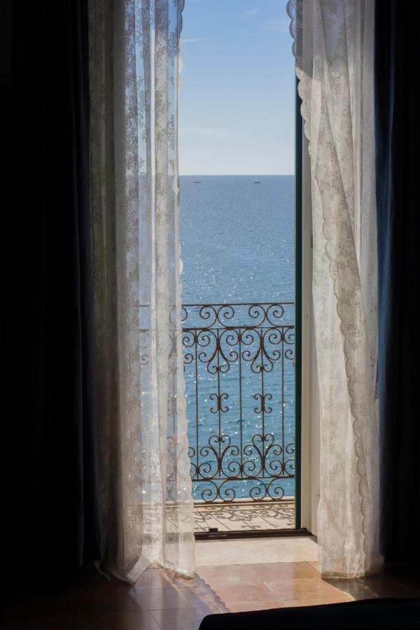 B&B Le Finestre Sul Mare Taranto Exterior foto