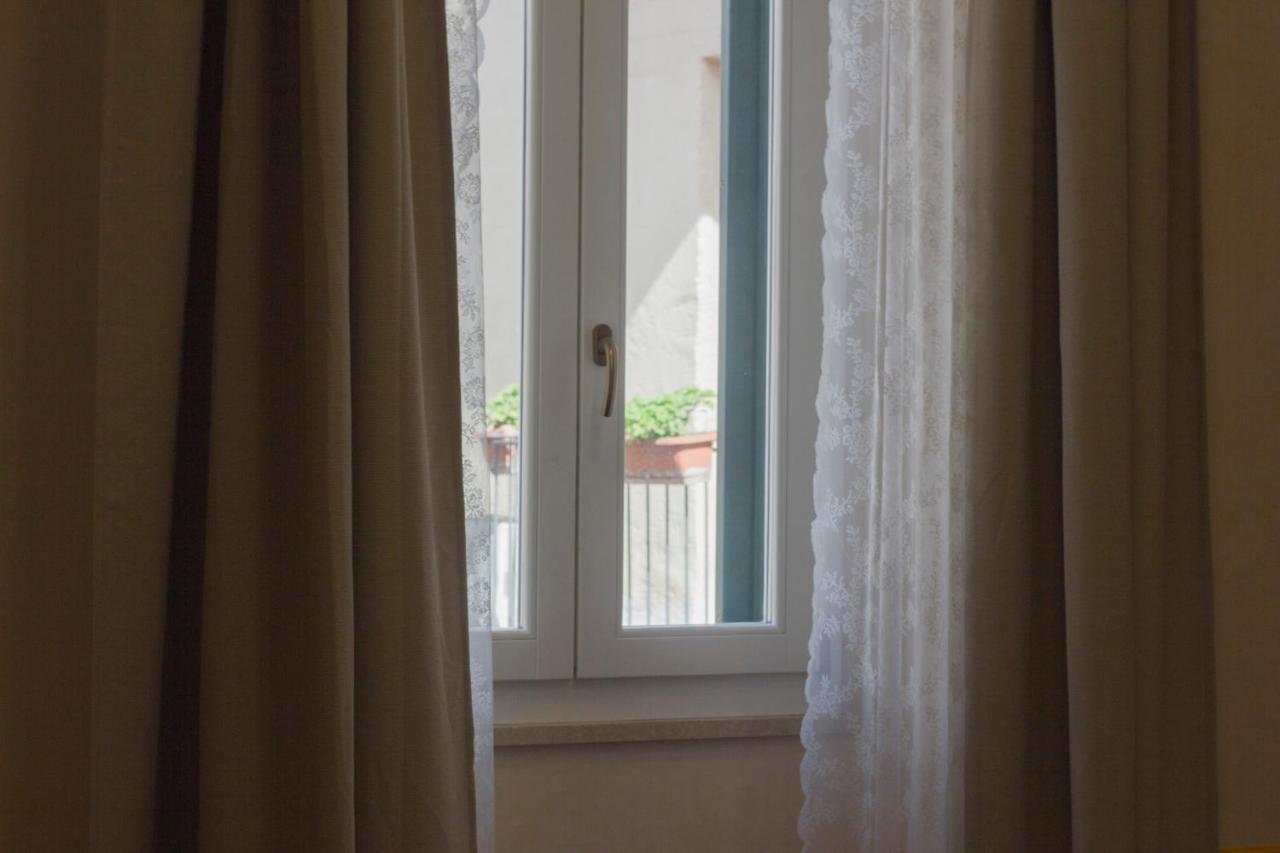 B&B Le Finestre Sul Mare Taranto Exterior foto