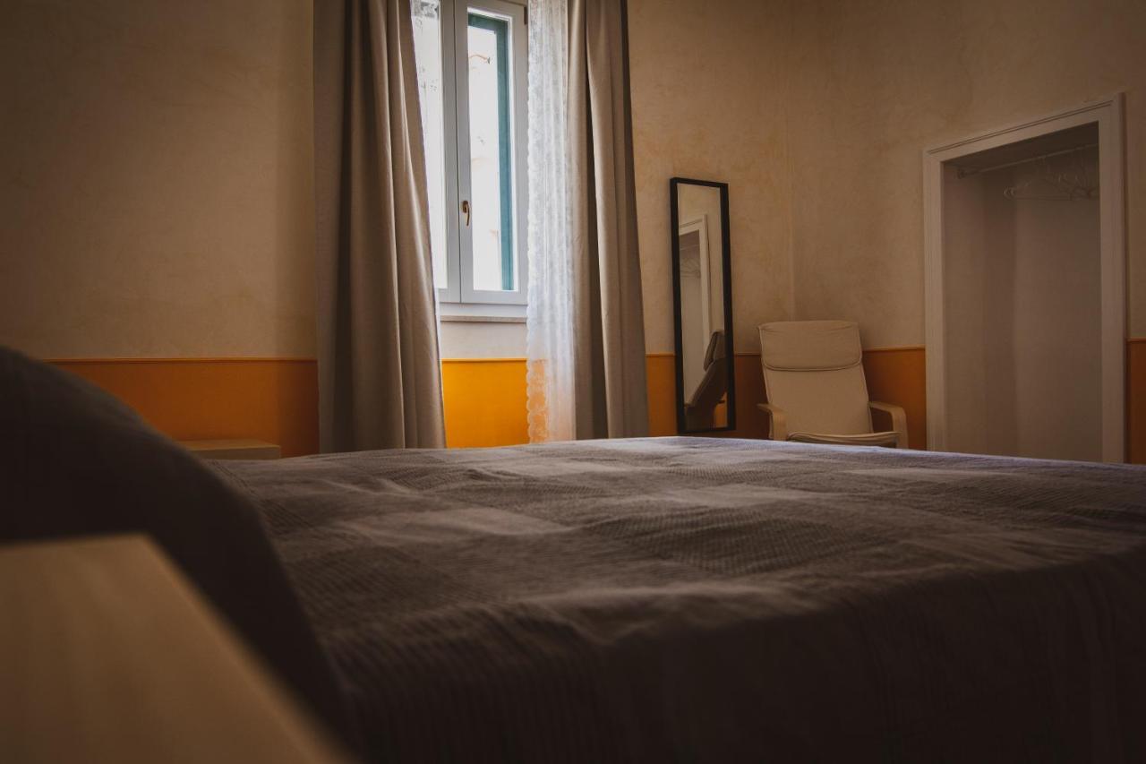 B&B Le Finestre Sul Mare Taranto Exterior foto