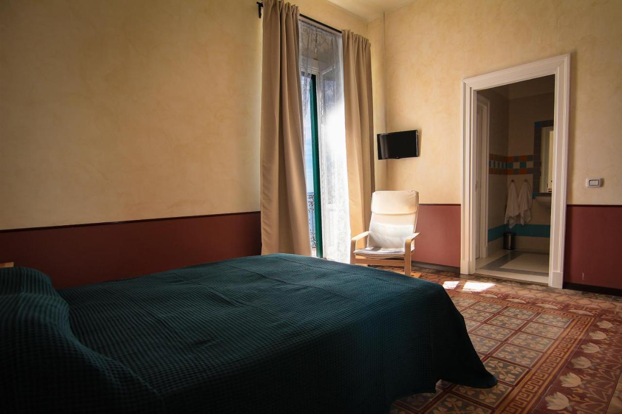 B&B Le Finestre Sul Mare Taranto Exterior foto