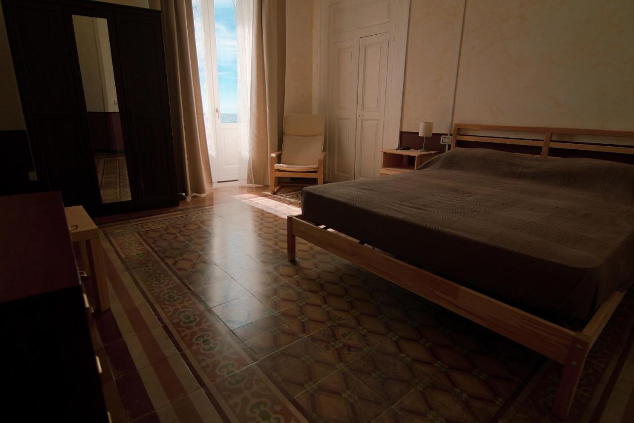 B&B Le Finestre Sul Mare Taranto Exterior foto